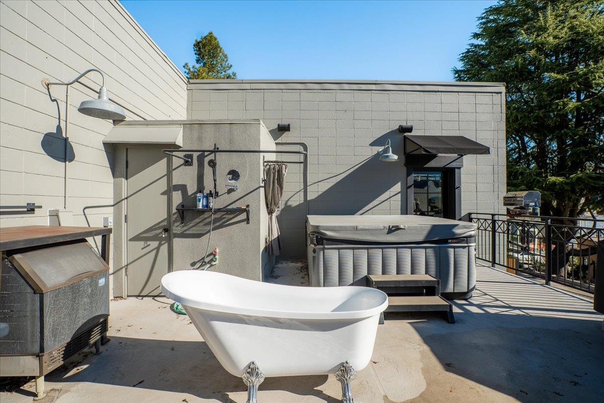 Nevada City, California, 95959, United States, 7 Bedrooms Bedrooms, ,5 BathroomsBathrooms,Residential,Active,2011864