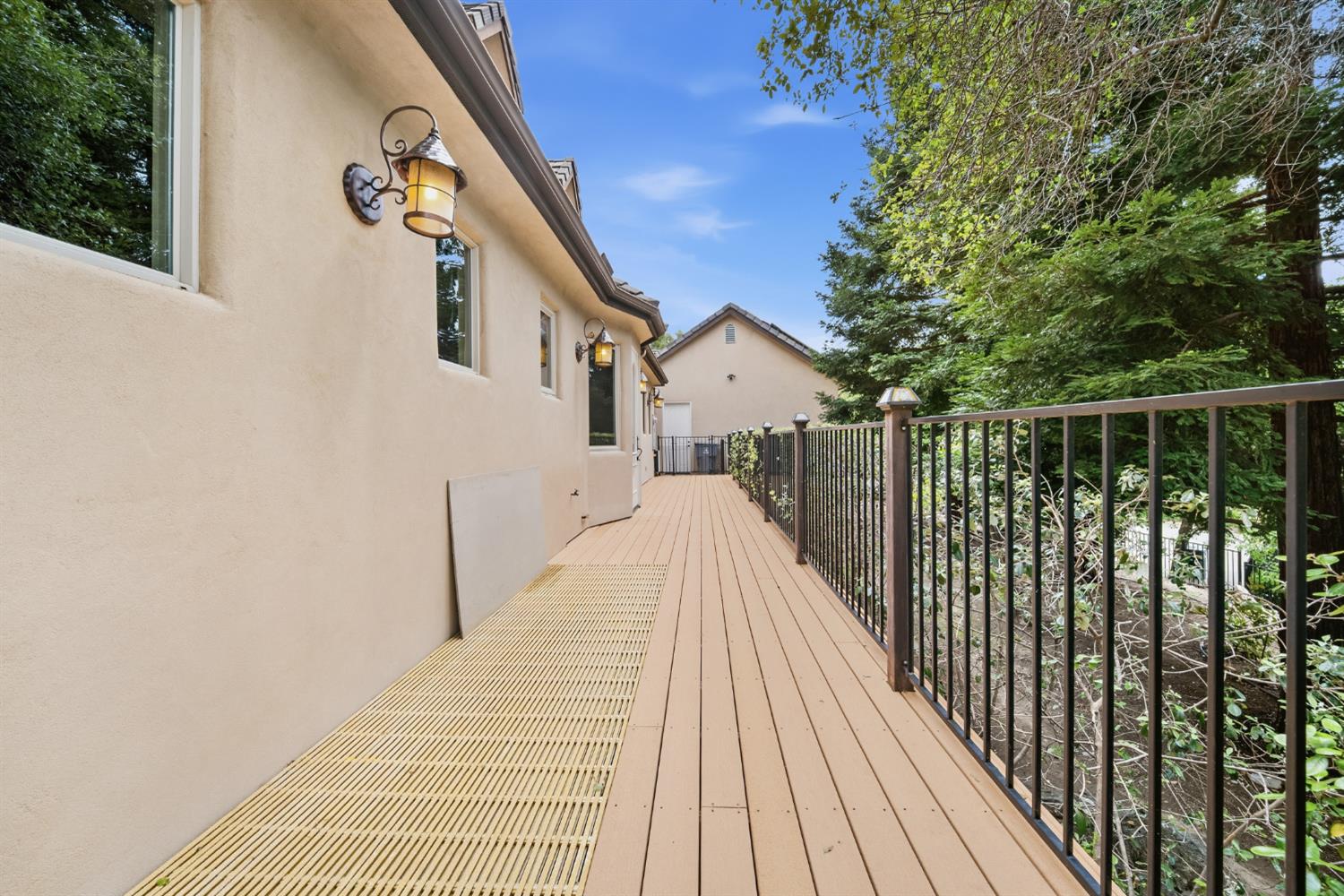 Loomis, California, 95650, United States, 5 Bedrooms Bedrooms, ,5 BathroomsBathrooms,Residential,Active,2041664
