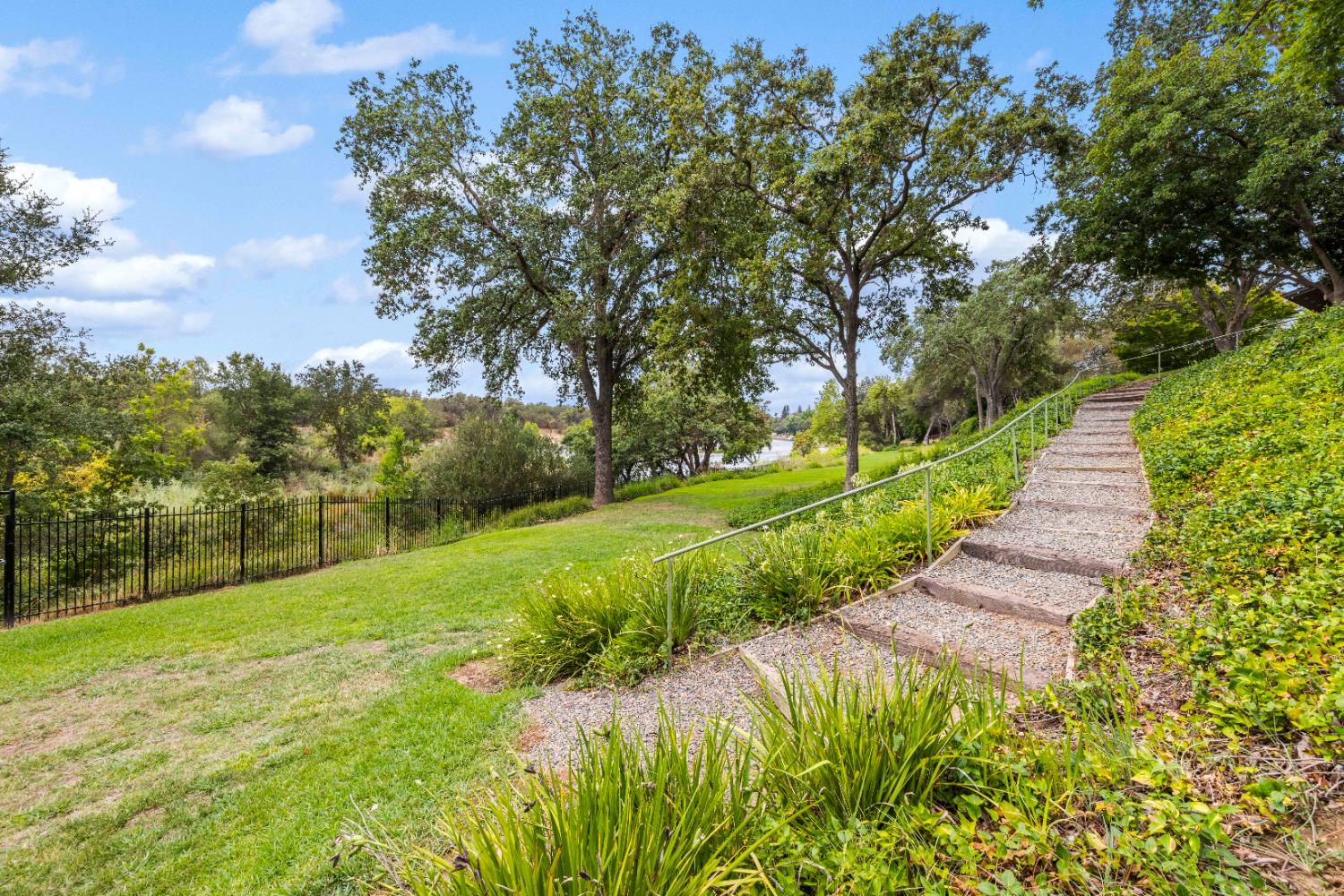 Carmichael, California, 95608, United States, 4 Bedrooms Bedrooms, ,3 BathroomsBathrooms,Residential,Active,2007341