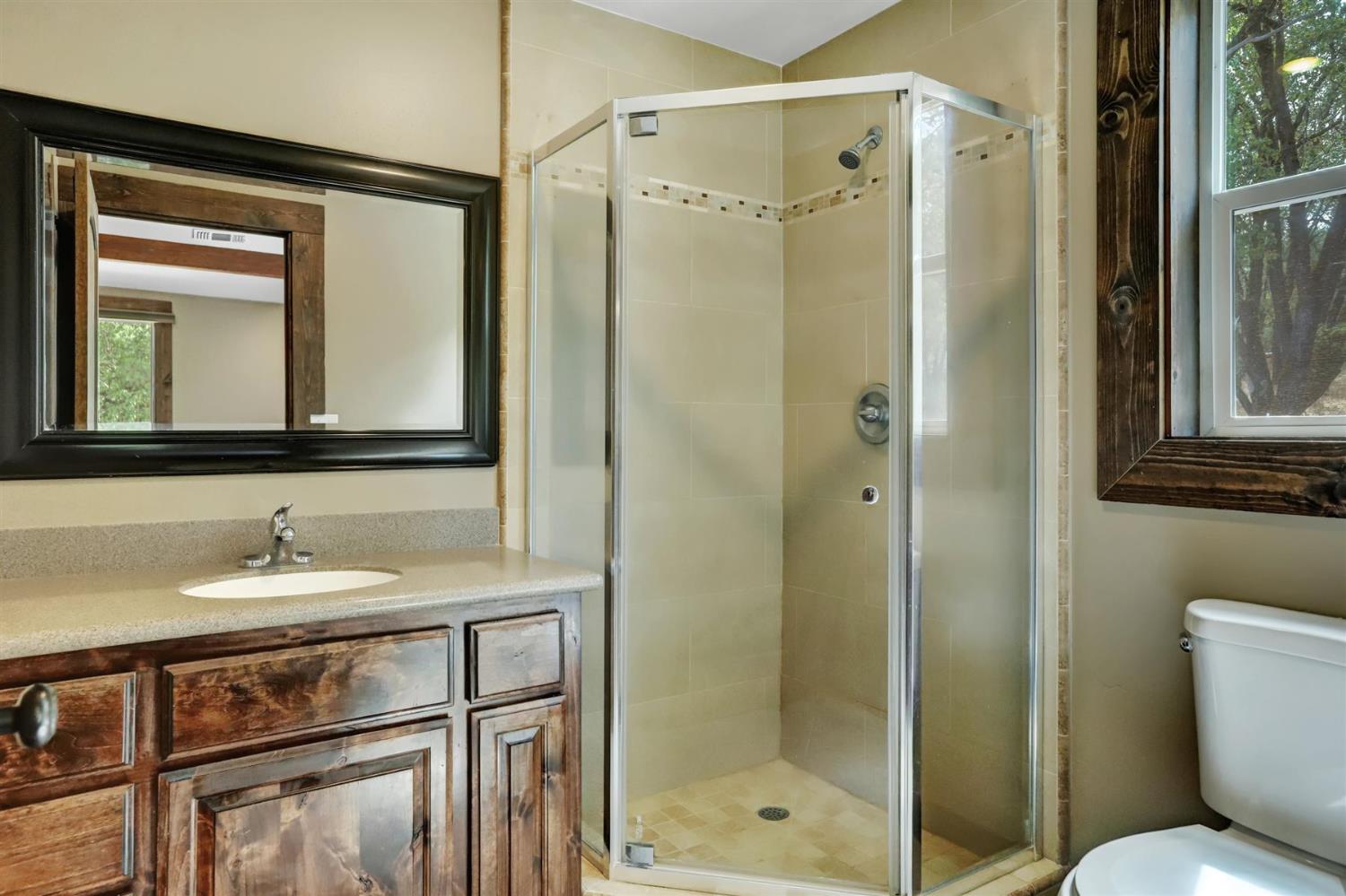Grass Valley, California, 95949, United States, 4 Bedrooms Bedrooms, ,5 BathroomsBathrooms,Residential,Active,1941342