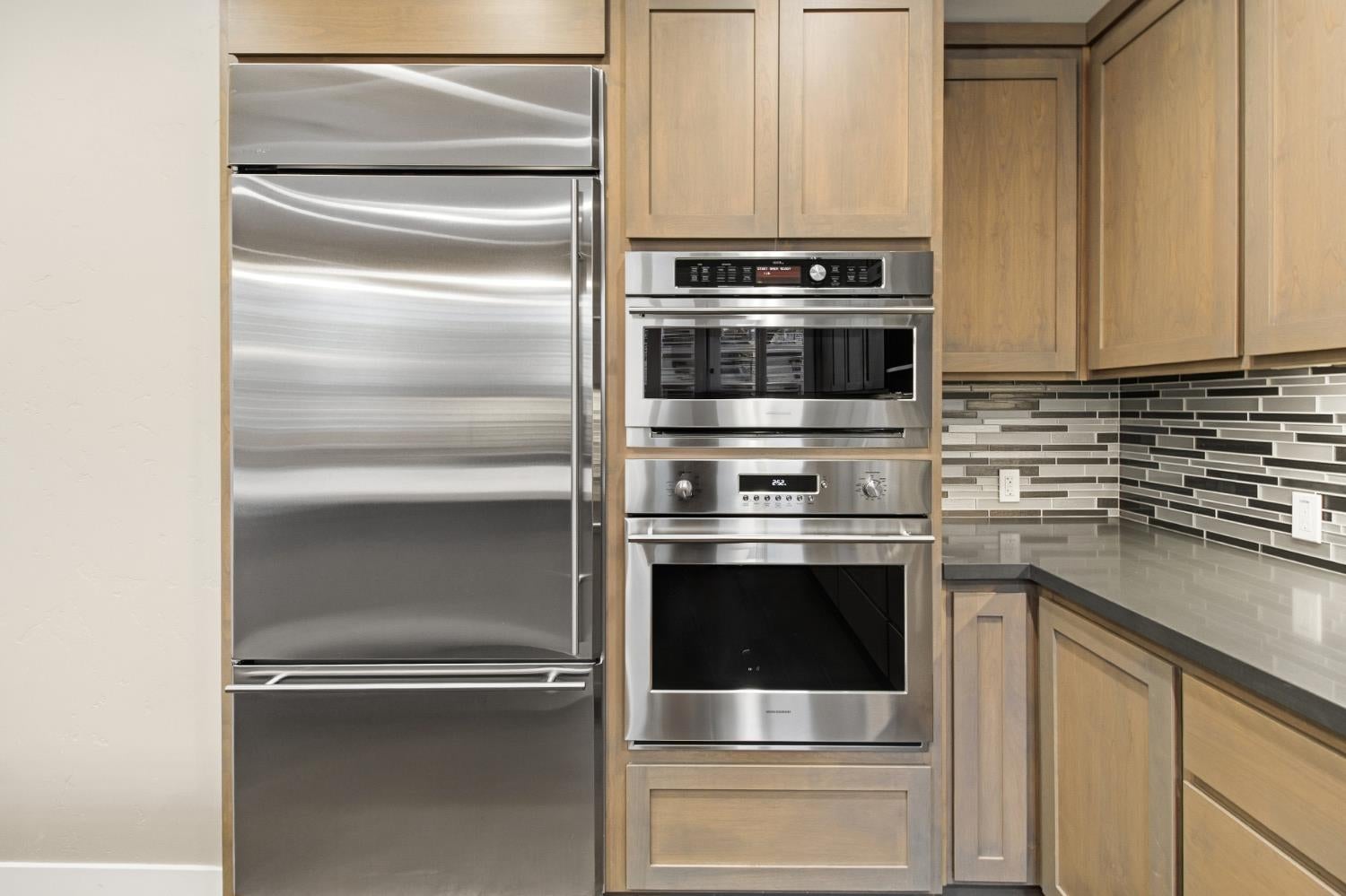 Sacramento, California, 95825, United States, 4 Bedrooms Bedrooms, ,4 BathroomsBathrooms,Residential,Active,1996302