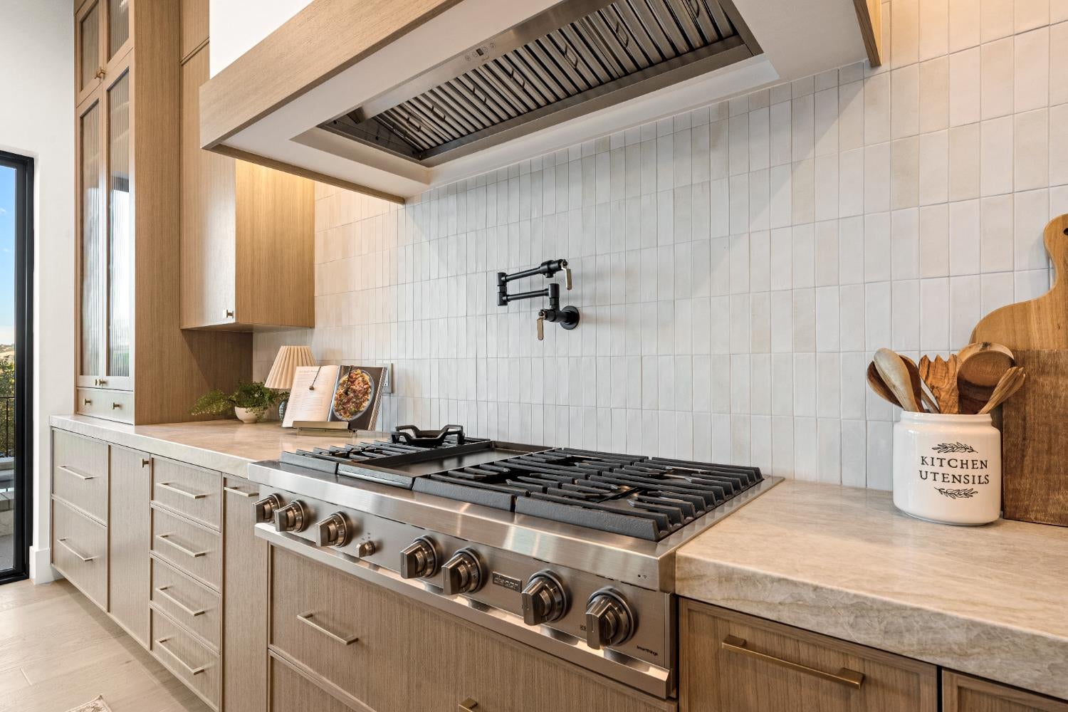 Loomis, California, 95650, United States, 5 Bedrooms Bedrooms, ,4 BathroomsBathrooms,Residential,Active,1959535