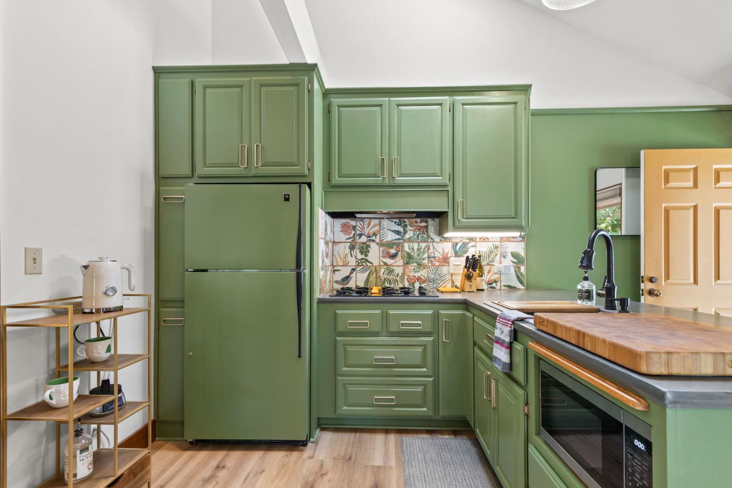 Sutter Creek, California, 95685, United States, 2 Bedrooms Bedrooms, ,4 BathroomsBathrooms,Residential,Active,2038151