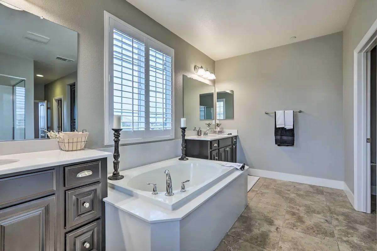 Roseville, California, 95747, United States, 5 Bedrooms Bedrooms, ,4 BathroomsBathrooms,Residential,Active,2039023