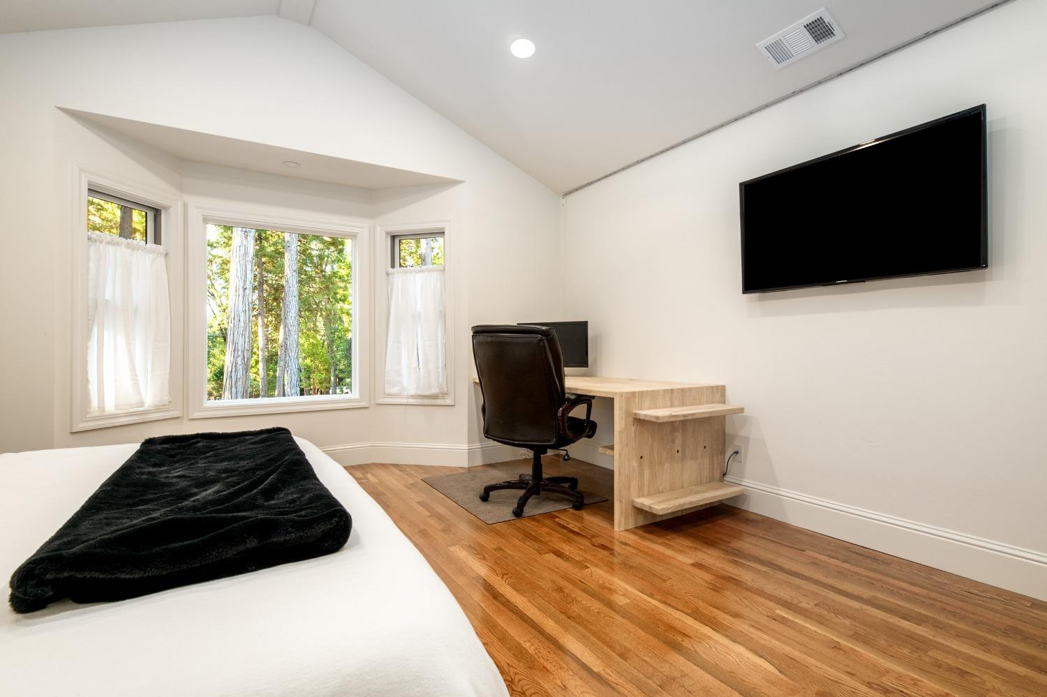 Nevada City, California, 95959, United States, 4 Bedrooms Bedrooms, ,5 BathroomsBathrooms,Residential,Active,1808164