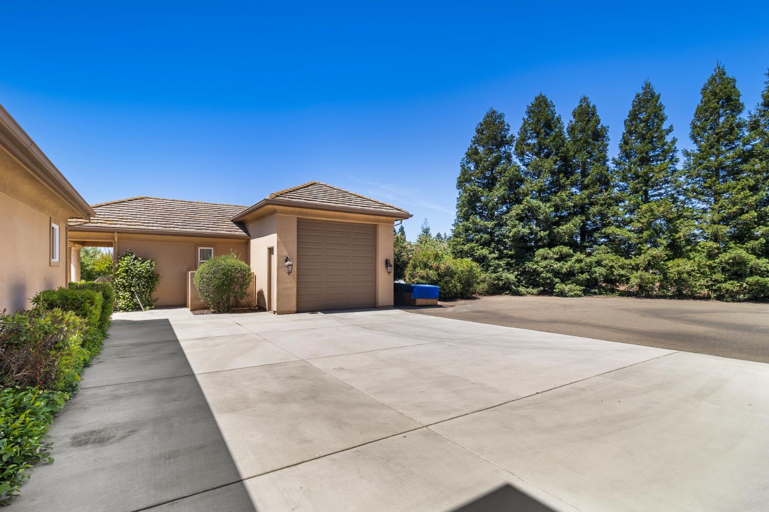 Sacramento, California, 95830, United States, 4 Bedrooms Bedrooms, ,4 BathroomsBathrooms,Residential,Active,2045041
