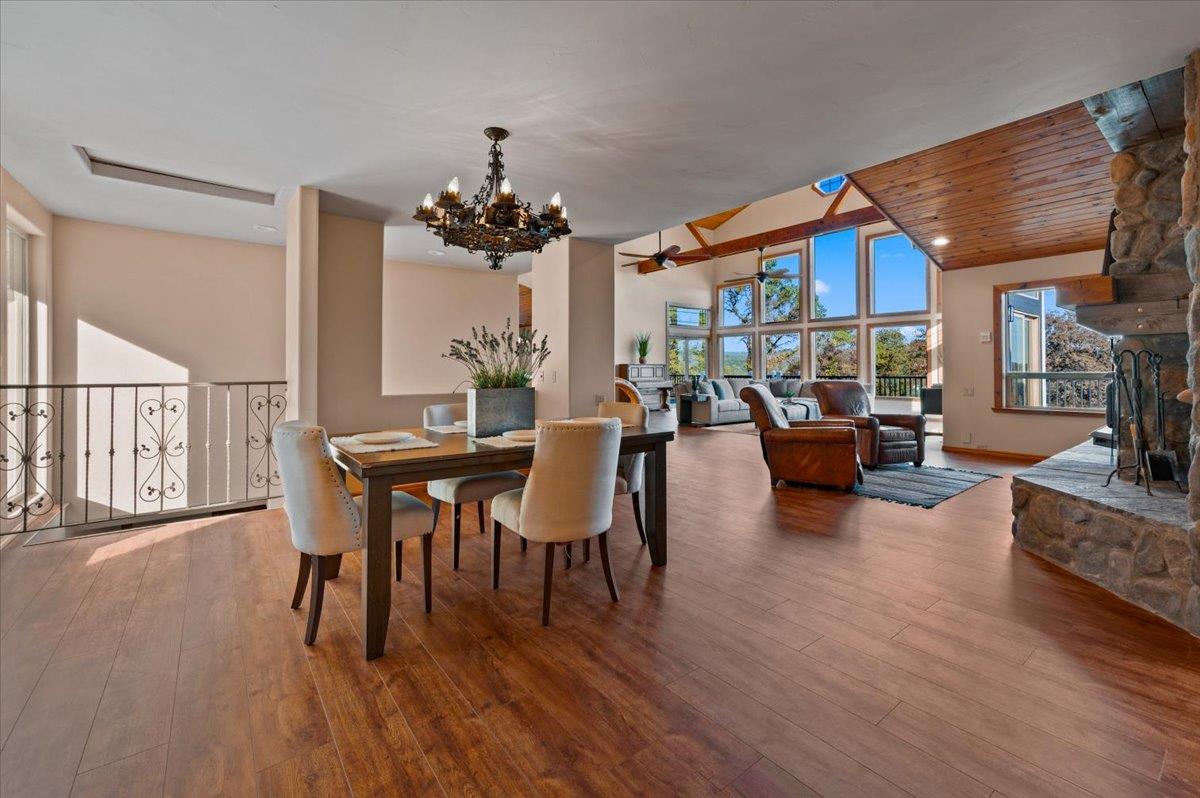 Penn Valley, California, 95946, United States, 4 Bedrooms Bedrooms, ,5 BathroomsBathrooms,Residential,Active,1941359