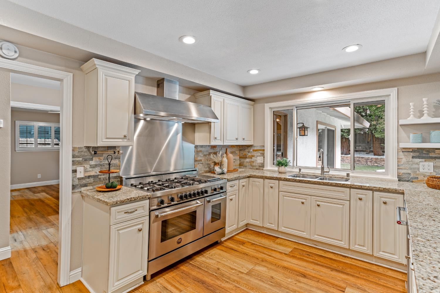 Sacramento, California, 95864, United States, 5 Bedrooms Bedrooms, ,3 BathroomsBathrooms,Residential,Active,1946308