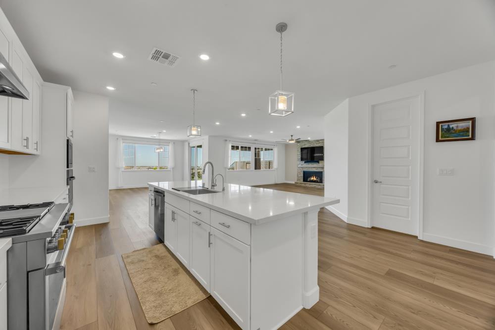 Folsom, California, 95630, United States, 4 Bedrooms Bedrooms, ,3 BathroomsBathrooms,Residential,Active,1922343