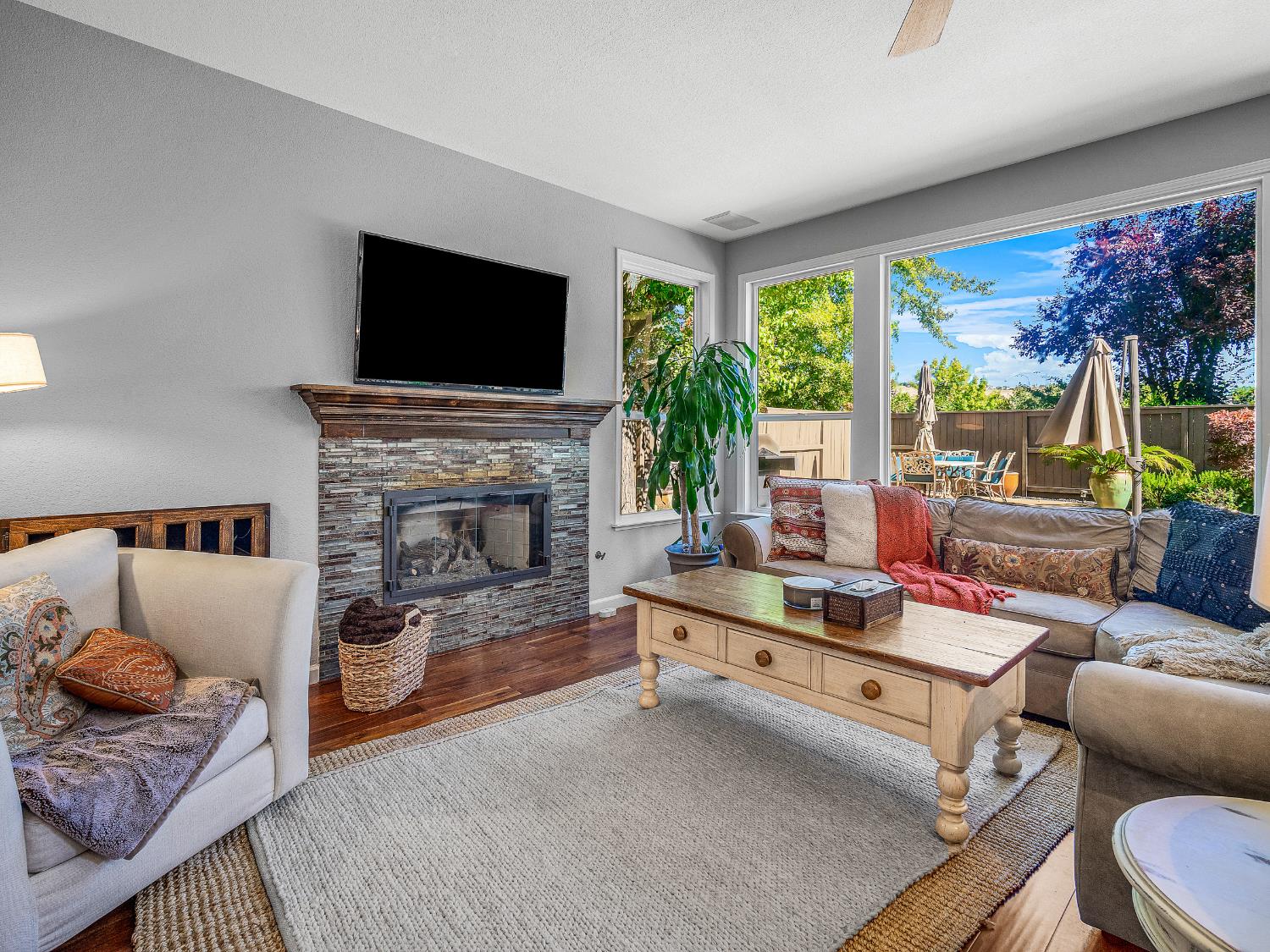 El Dorado Hills, California, 95762, United States, 4 Bedrooms Bedrooms, ,3 BathroomsBathrooms,Residential,Active,1967105