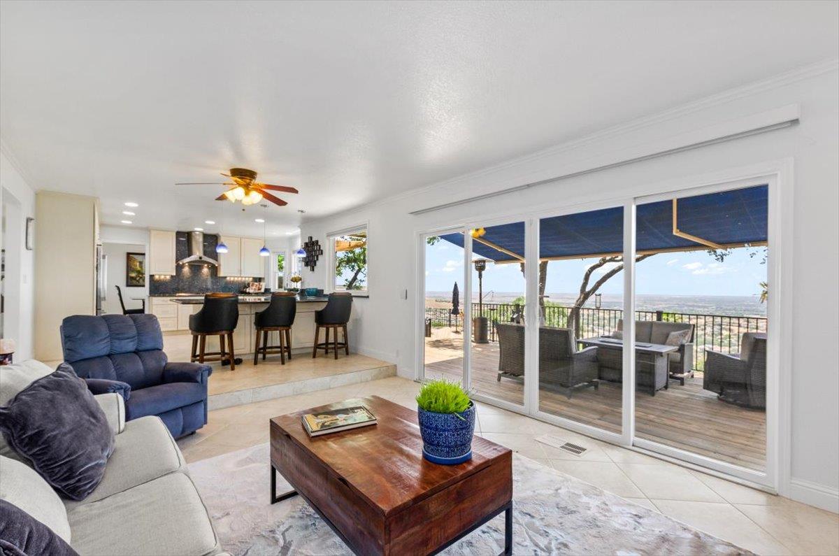 El Dorado Hills, California, 95762, United States, 4 Bedrooms Bedrooms, ,3 BathroomsBathrooms,Residential,Active,1894237