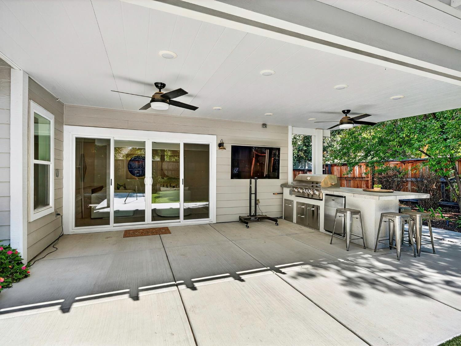 Davis, California, 95618, United States, 5 Bedrooms Bedrooms, ,3 BathroomsBathrooms,Residential,Active,1929454