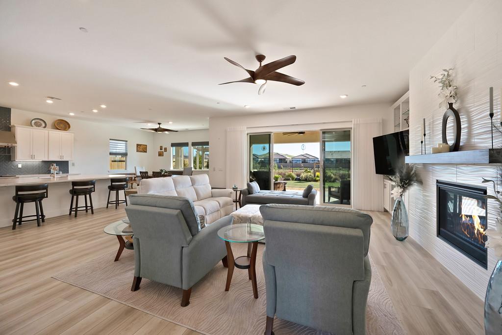 El Dorado Hills, California, 95762, United States, 2 Bedrooms Bedrooms, ,3 BathroomsBathrooms,Residential,Active,2009425