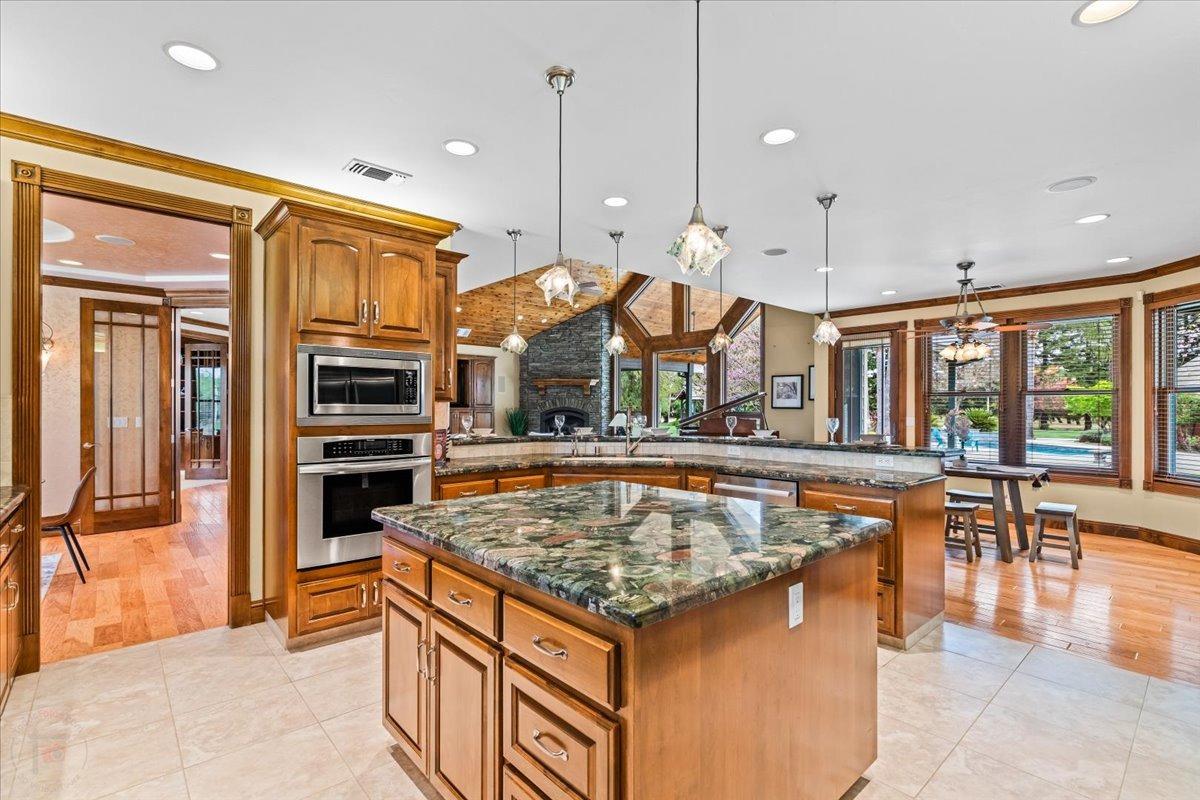 Ripon, California, 95366, United States, 3 Bedrooms Bedrooms, ,5 BathroomsBathrooms,Residential,Active,1808206