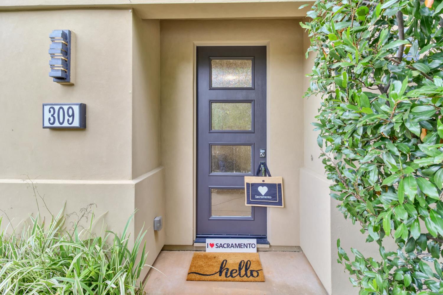 Sacramento, California, 95825, United States, 4 Bedrooms Bedrooms, ,4 BathroomsBathrooms,Residential,Active,1996302