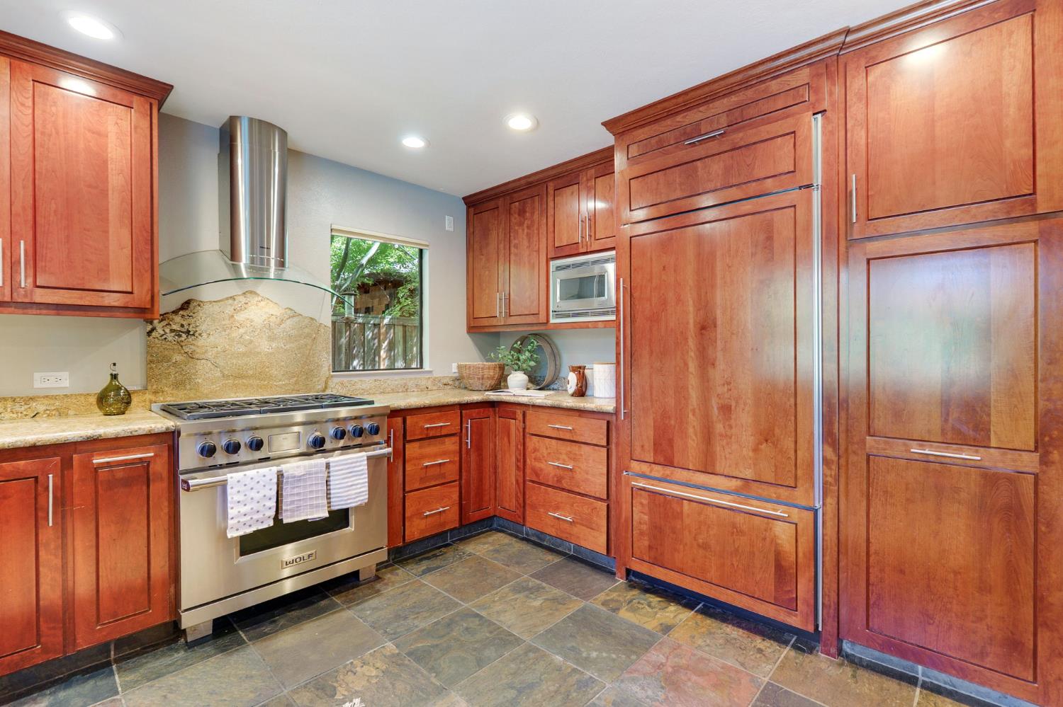 Davis, California, 95616, United States, 4 Bedrooms Bedrooms, ,4 BathroomsBathrooms,Residential,Active,1922349