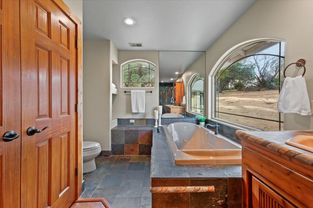 Penn Valley, California, 95946, United States, 4 Bedrooms Bedrooms, ,5 BathroomsBathrooms,Residential,Active,1941359