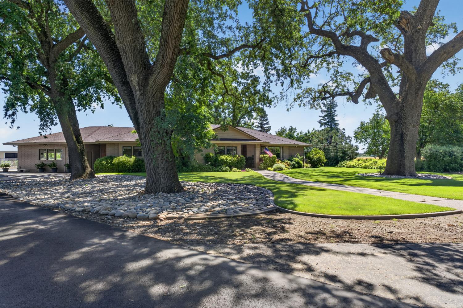 Woodland, California, 95776, United States, 5 Bedrooms Bedrooms, ,3 BathroomsBathrooms,Residential,Pending,2045625