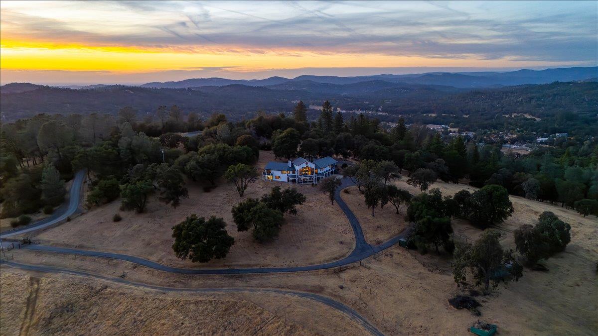 Penn Valley, California, 95946, United States, 4 Bedrooms Bedrooms, ,5 BathroomsBathrooms,Residential,Active,1941359