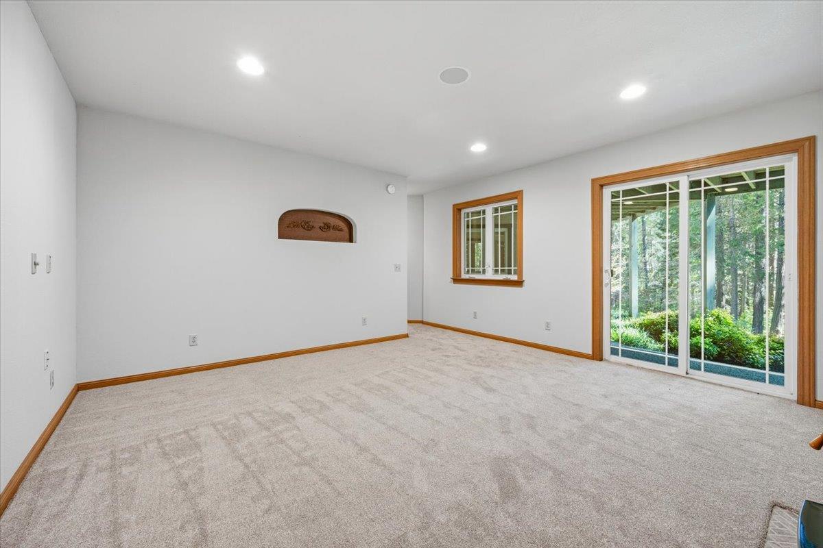Nevada City, California, 95959, United States, 3 Bedrooms Bedrooms, ,3 BathroomsBathrooms,Residential,Active,2043425