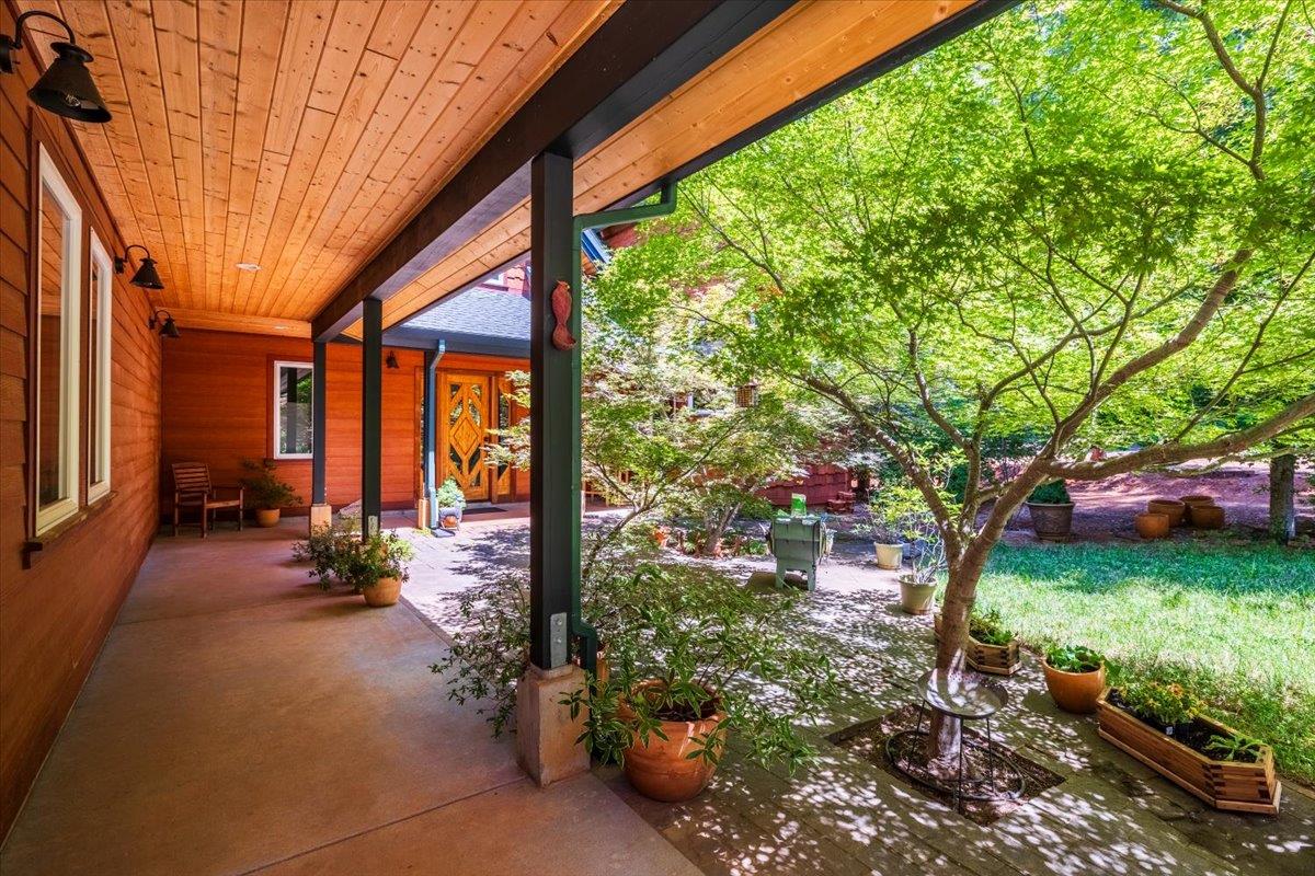 Nevada City, California, 95959, United States, 3 Bedrooms Bedrooms, ,4 BathroomsBathrooms,Residential,Active,1893237