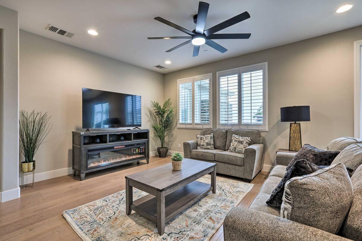 Roseville, California, 95747, United States, 5 Bedrooms Bedrooms, ,4 BathroomsBathrooms,Residential,Active,2039023