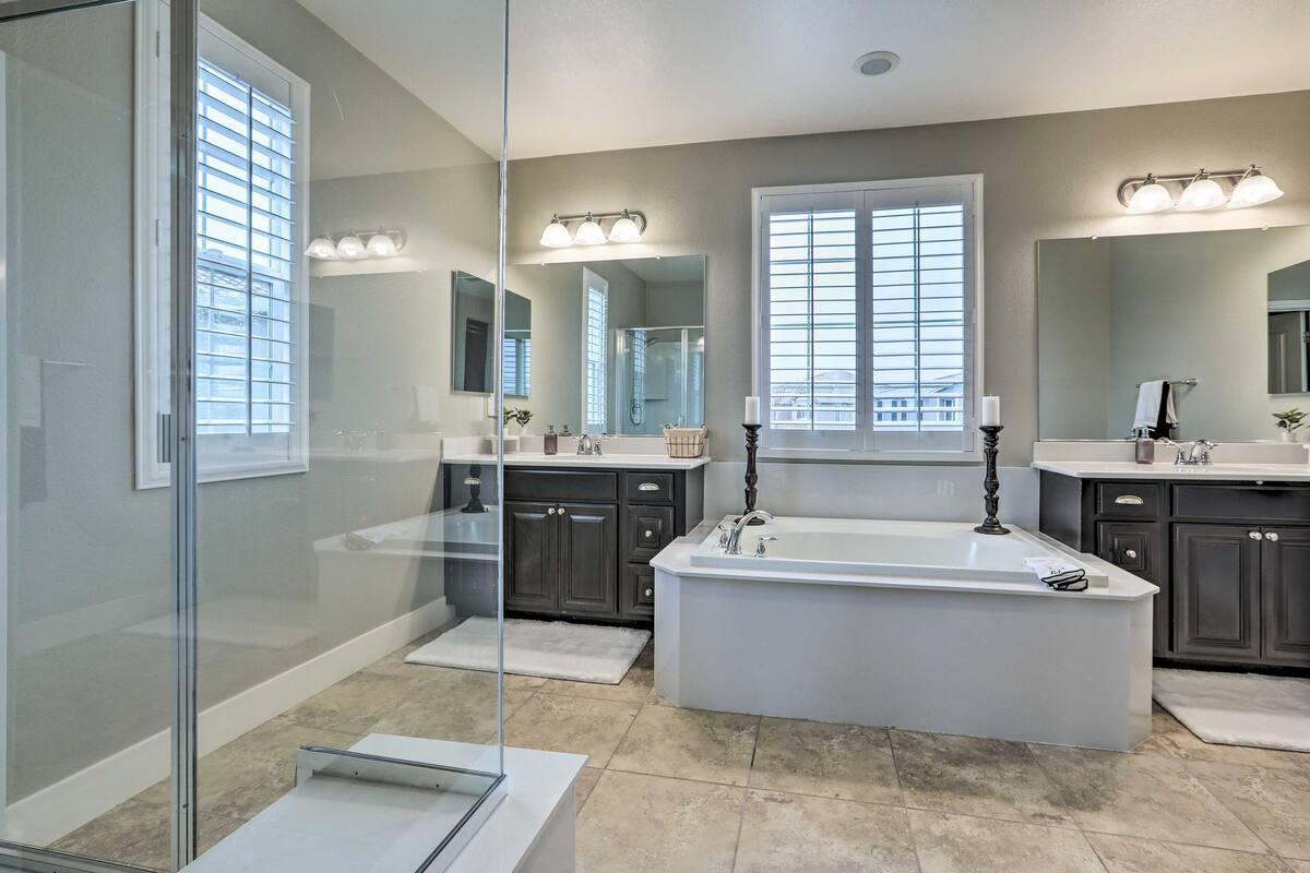 Roseville, California, 95747, United States, 5 Bedrooms Bedrooms, ,4 BathroomsBathrooms,Residential,Active,2039023