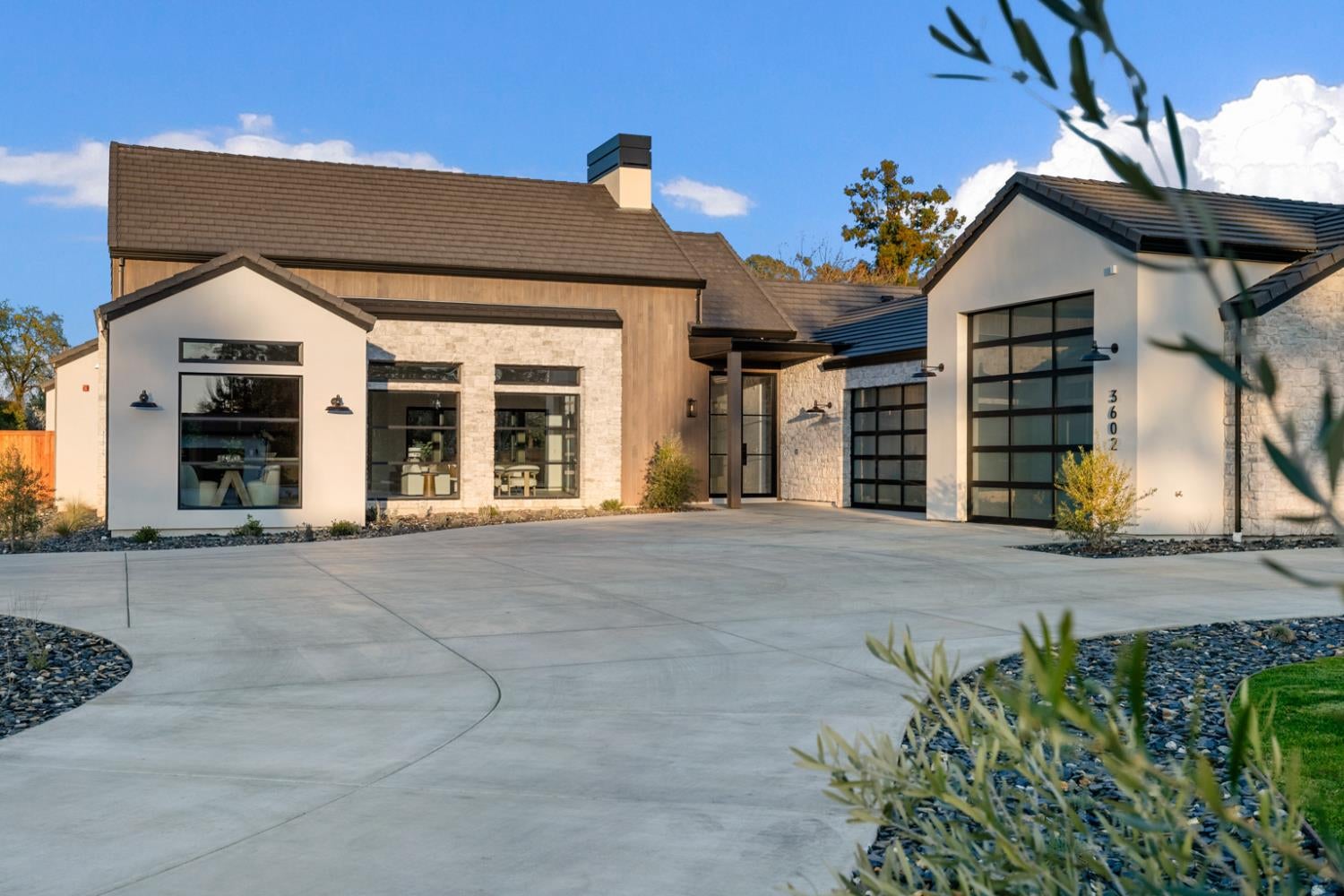 Loomis, California, 95650, United States, 4 Bedrooms Bedrooms, ,5 BathroomsBathrooms,Residential,Active,1893259