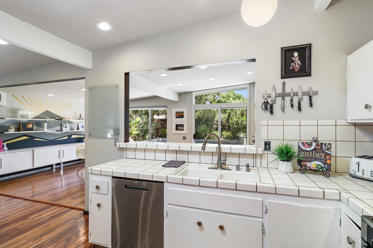 Davis, California, 95616, United States, 4 Bedrooms Bedrooms, ,3 BathroomsBathrooms,Residential,Active,1922279