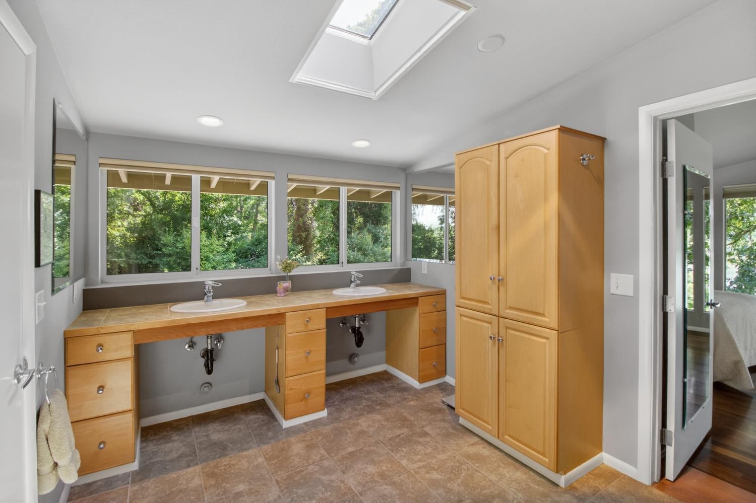 Sacramento, California, 95837, United States, 3 Bedrooms Bedrooms, ,2 BathroomsBathrooms,Residential,Active,2052080
