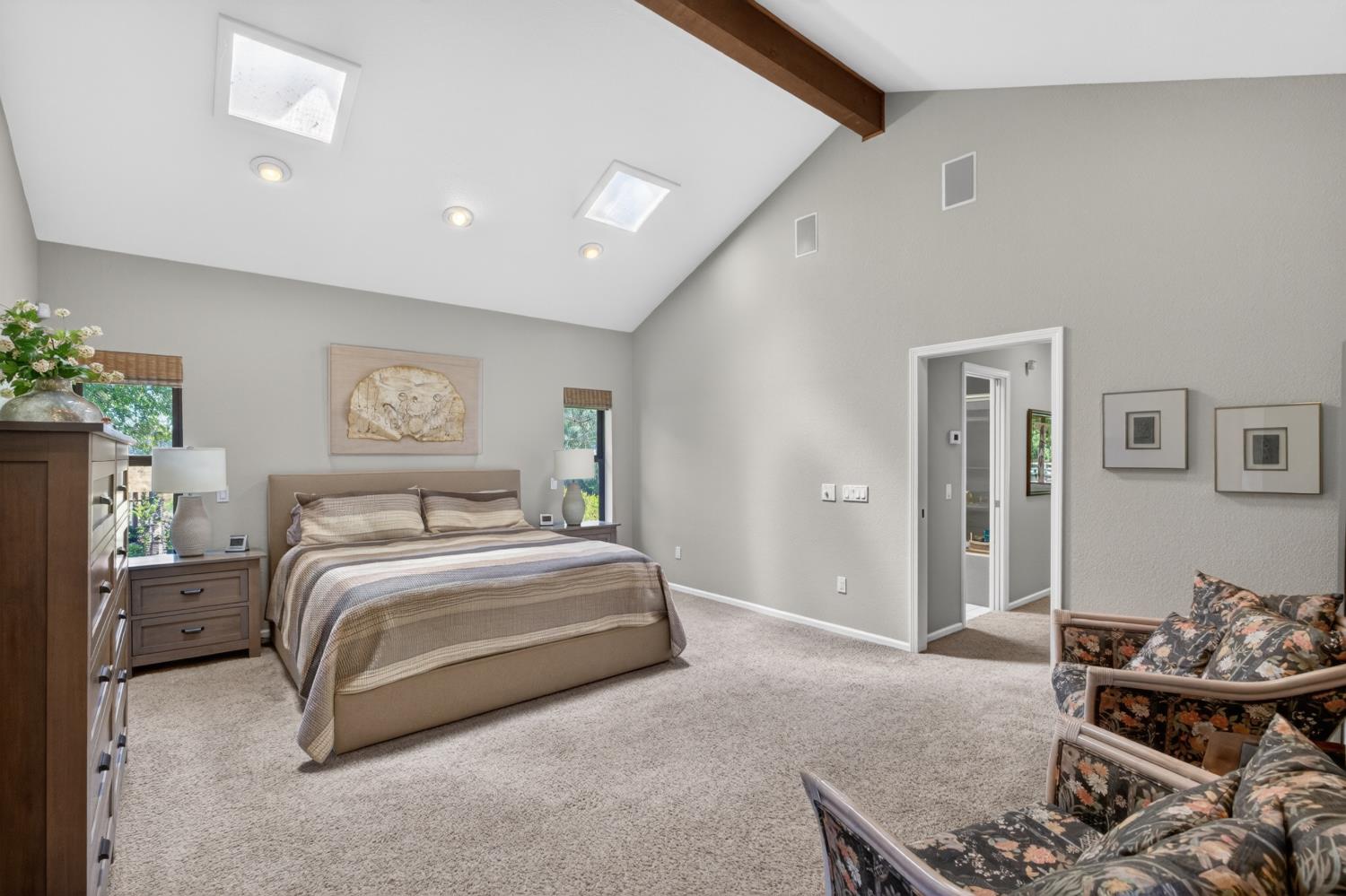 Woodland, California, 95776, United States, 5 Bedrooms Bedrooms, ,3 BathroomsBathrooms,Residential,Pending,2045625