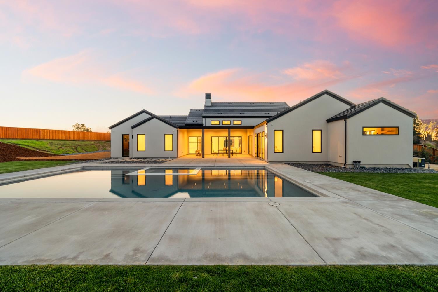 Loomis, California, 95650, United States, 4 Bedrooms Bedrooms, ,5 BathroomsBathrooms,Residential,Active,1893259