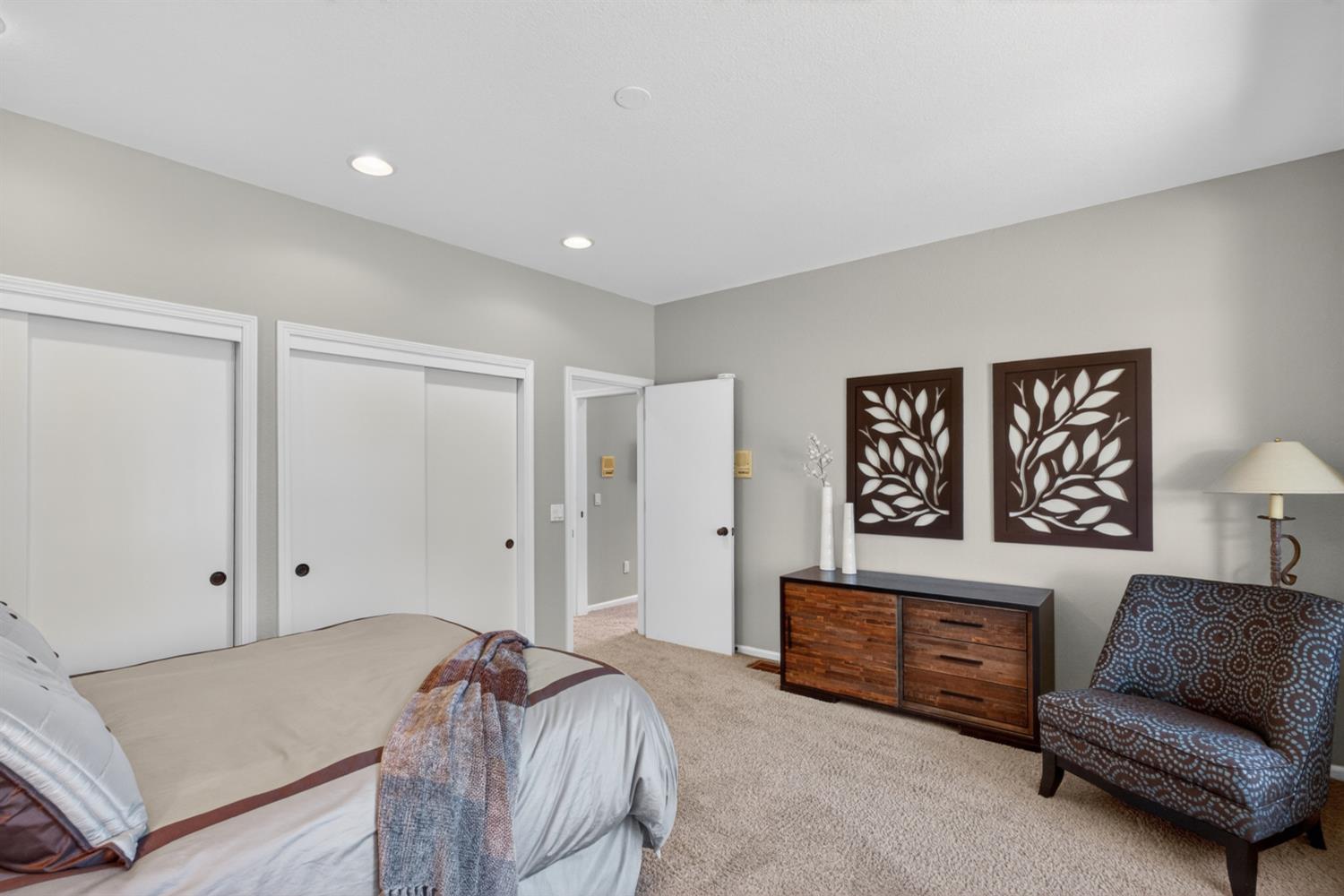 Woodland, California, 95776, United States, 5 Bedrooms Bedrooms, ,3 BathroomsBathrooms,Residential,Pending,2045625
