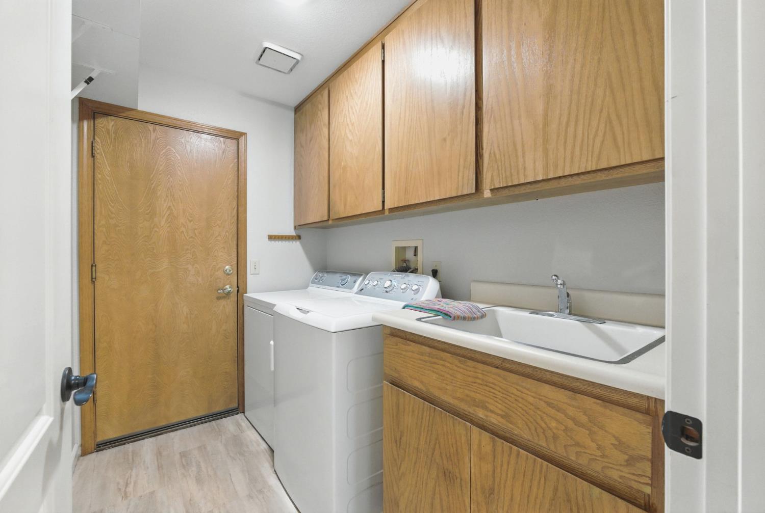 Davis, California, 95616, United States, 4 Bedrooms Bedrooms, ,2 BathroomsBathrooms,Residential,Active,1922306