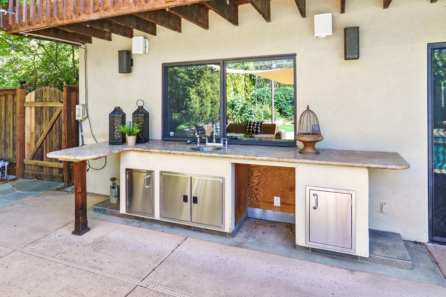 Davis, California, 95616, United States, 4 Bedrooms Bedrooms, ,4 BathroomsBathrooms,Residential,Active,1922349