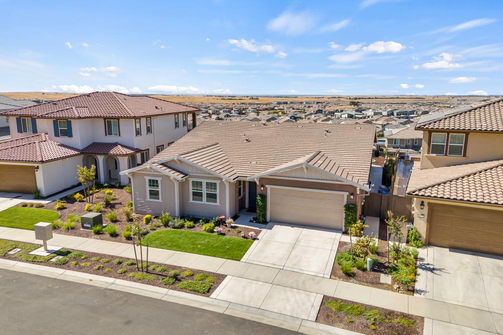Folsom, California, 95630, United States, 4 Bedrooms Bedrooms, ,3 BathroomsBathrooms,Residential,Active,1922343