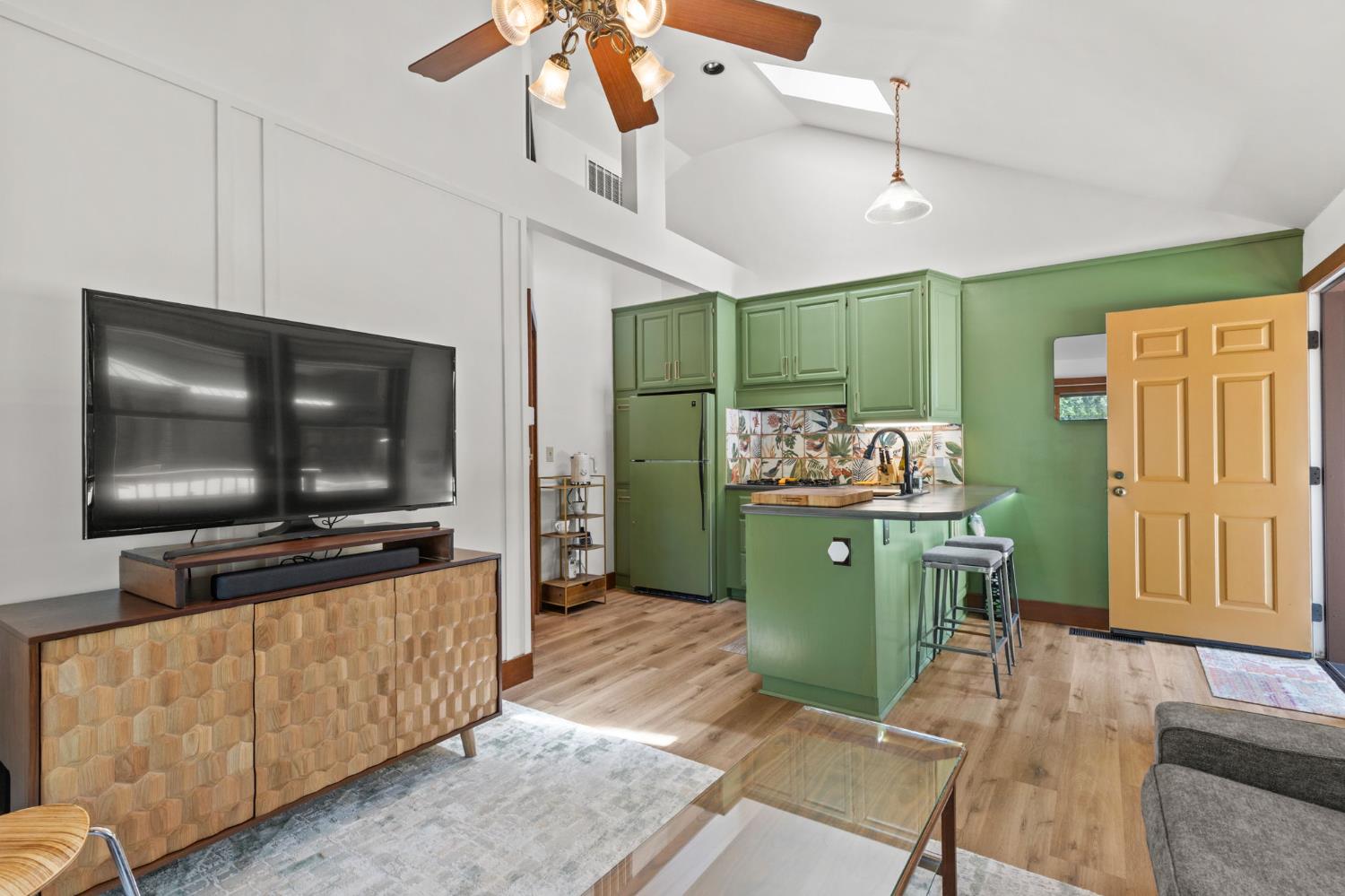 Sutter Creek, California, 95685, United States, 2 Bedrooms Bedrooms, ,4 BathroomsBathrooms,Residential,Active,2038151