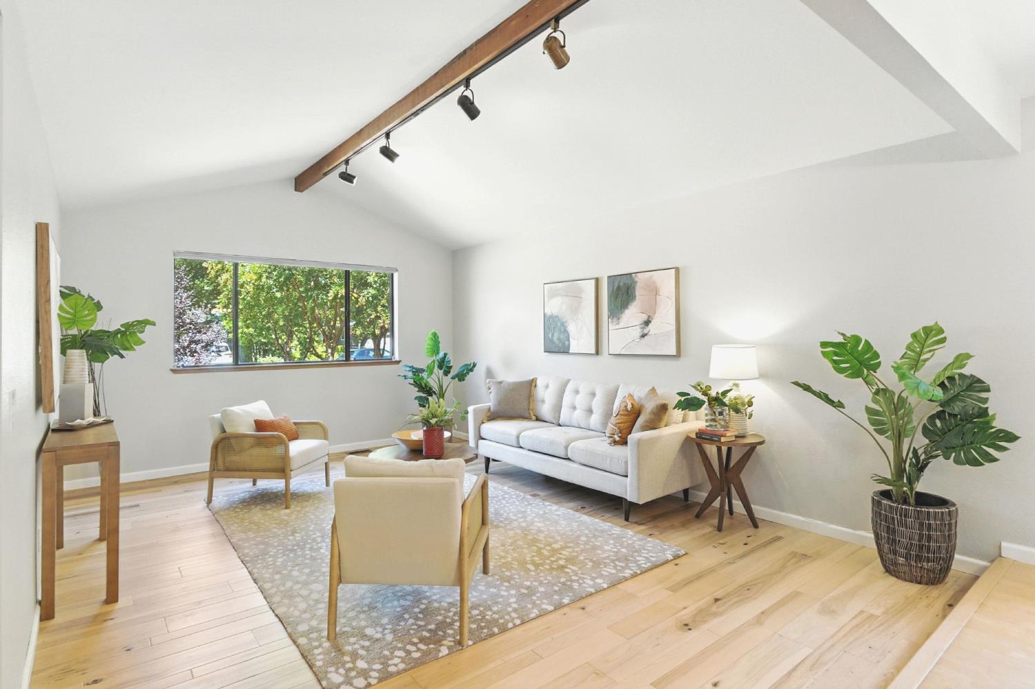 Davis, California, 95616, United States, 4 Bedrooms Bedrooms, ,2 BathroomsBathrooms,Residential,Active,1922306