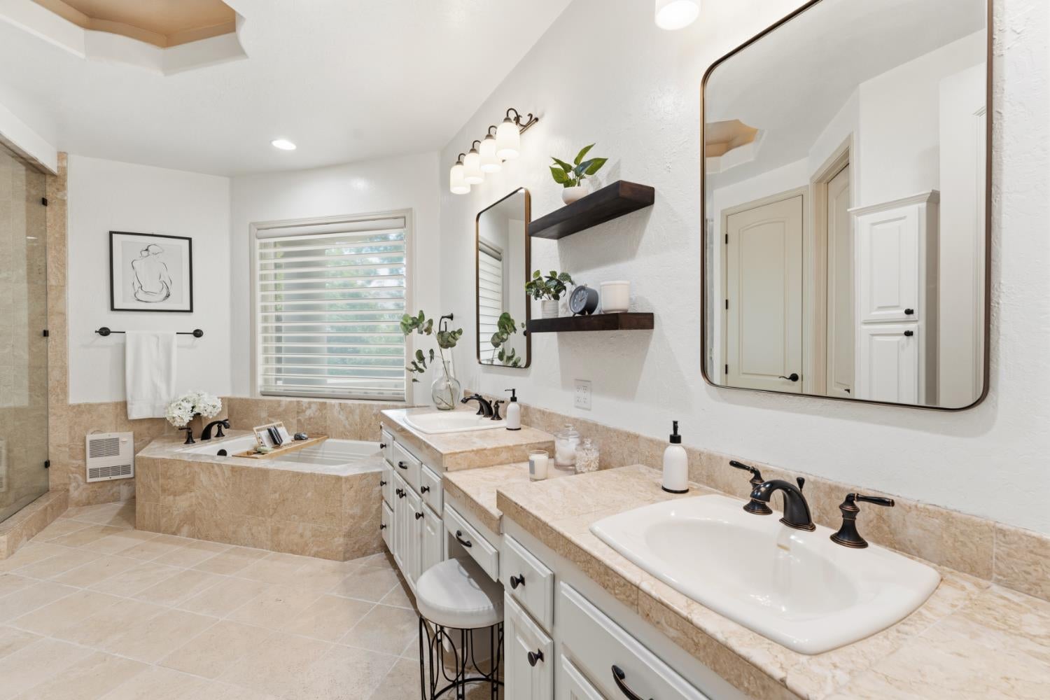 El Dorado Hills, California, 95762, United States, 3 Bedrooms Bedrooms, ,3 BathroomsBathrooms,Residential,Active,2044534