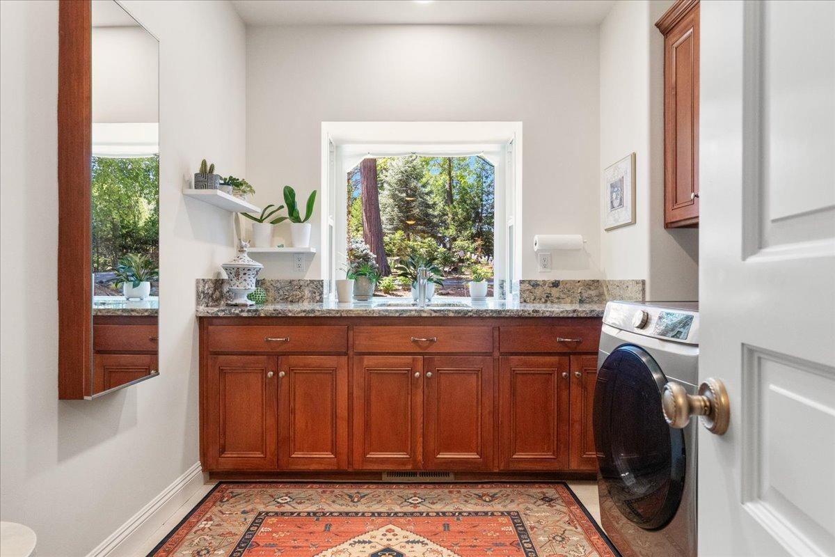 Grass Valley, California, 95945, United States, 4 Bedrooms Bedrooms, ,4 BathroomsBathrooms,Residential,Active,1798051