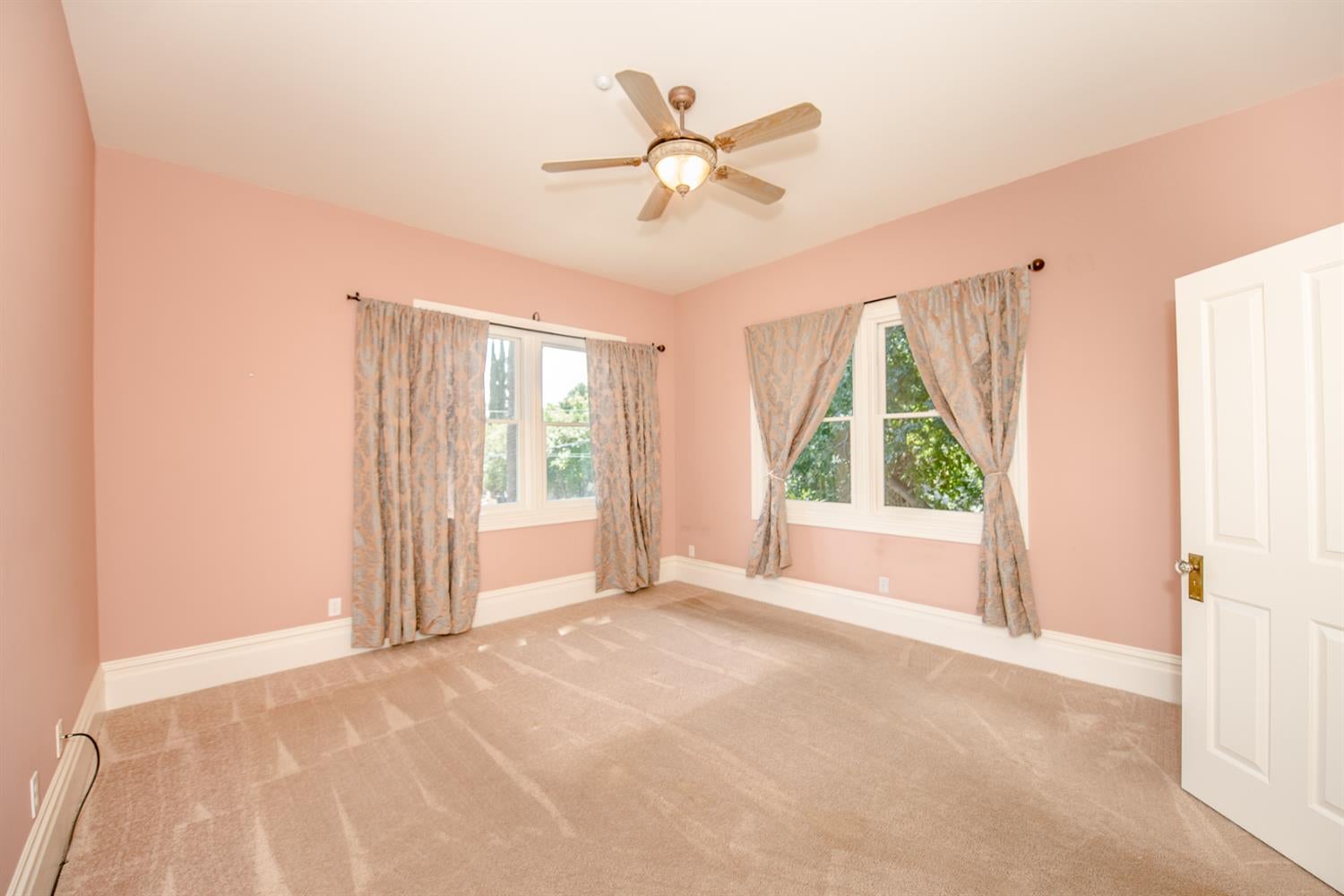 Woodland, California, 95695, United States, 5 Bedrooms Bedrooms, ,4 BathroomsBathrooms,Residential,Active,1843839