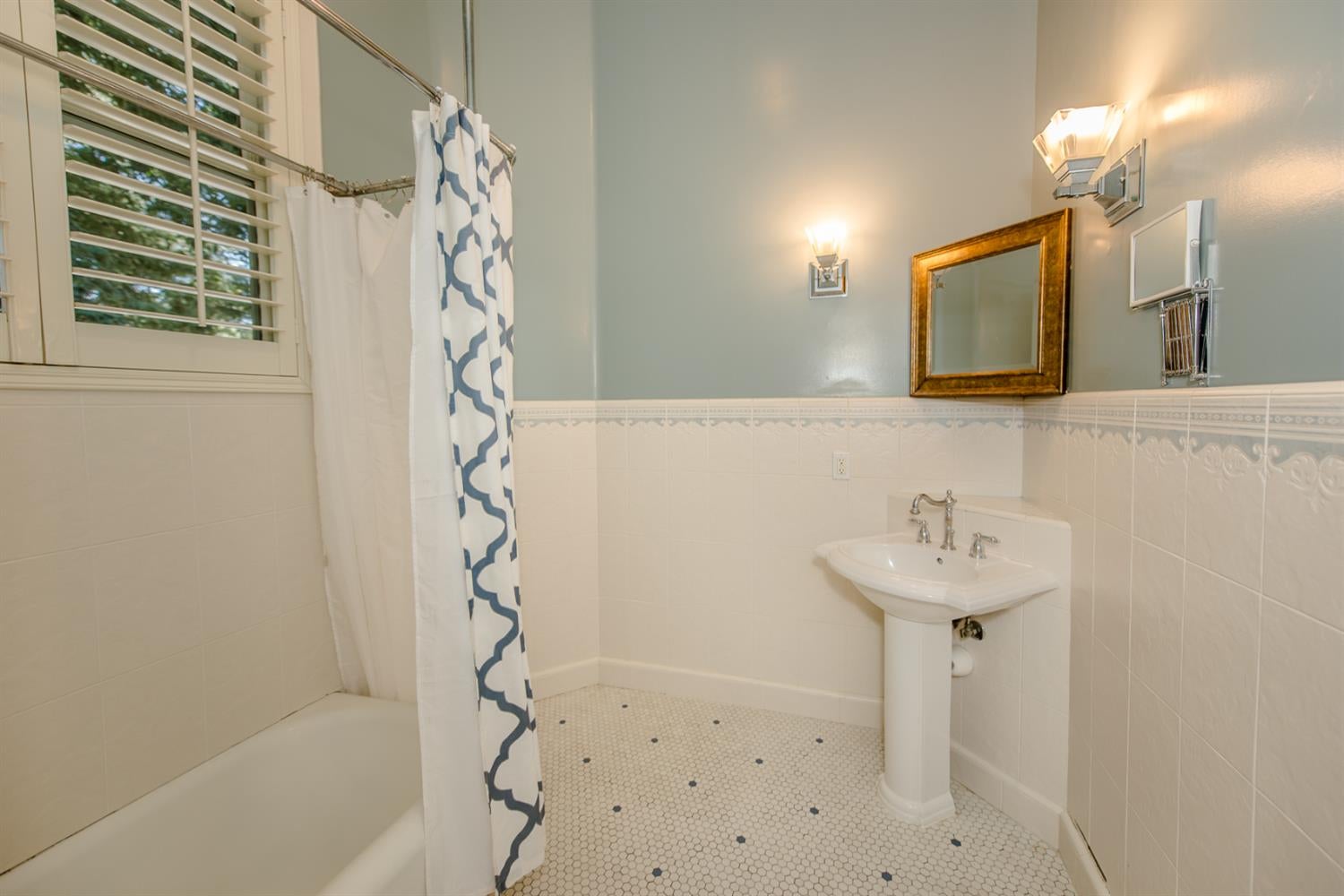 Woodland, California, 95695, United States, 5 Bedrooms Bedrooms, ,4 BathroomsBathrooms,Residential,Active,1843839
