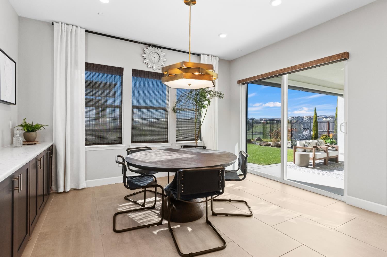 Folsom, California, 95630, United States, 4 Bedrooms Bedrooms, ,5 BathroomsBathrooms,Residential,Active,2008753