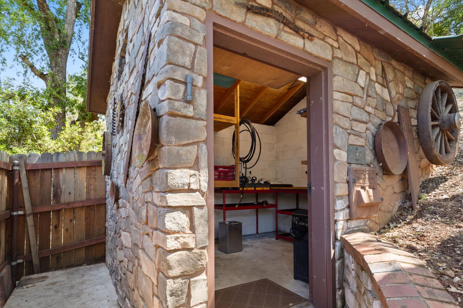 Sutter Creek, California, 95685, United States, 2 Bedrooms Bedrooms, ,4 BathroomsBathrooms,Residential,Active,2038151