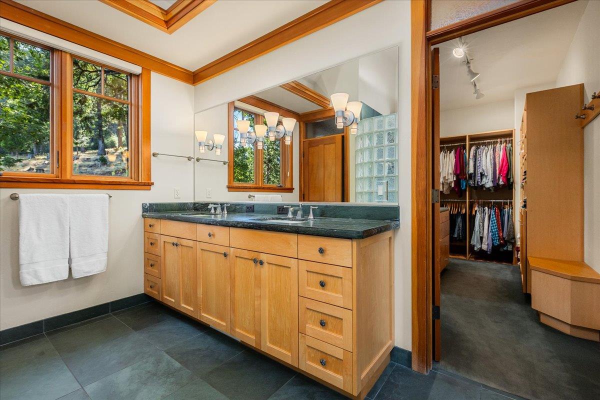 Nevada City, California, 95959, United States, 3 Bedrooms Bedrooms, ,4 BathroomsBathrooms,Residential,Active,1886804