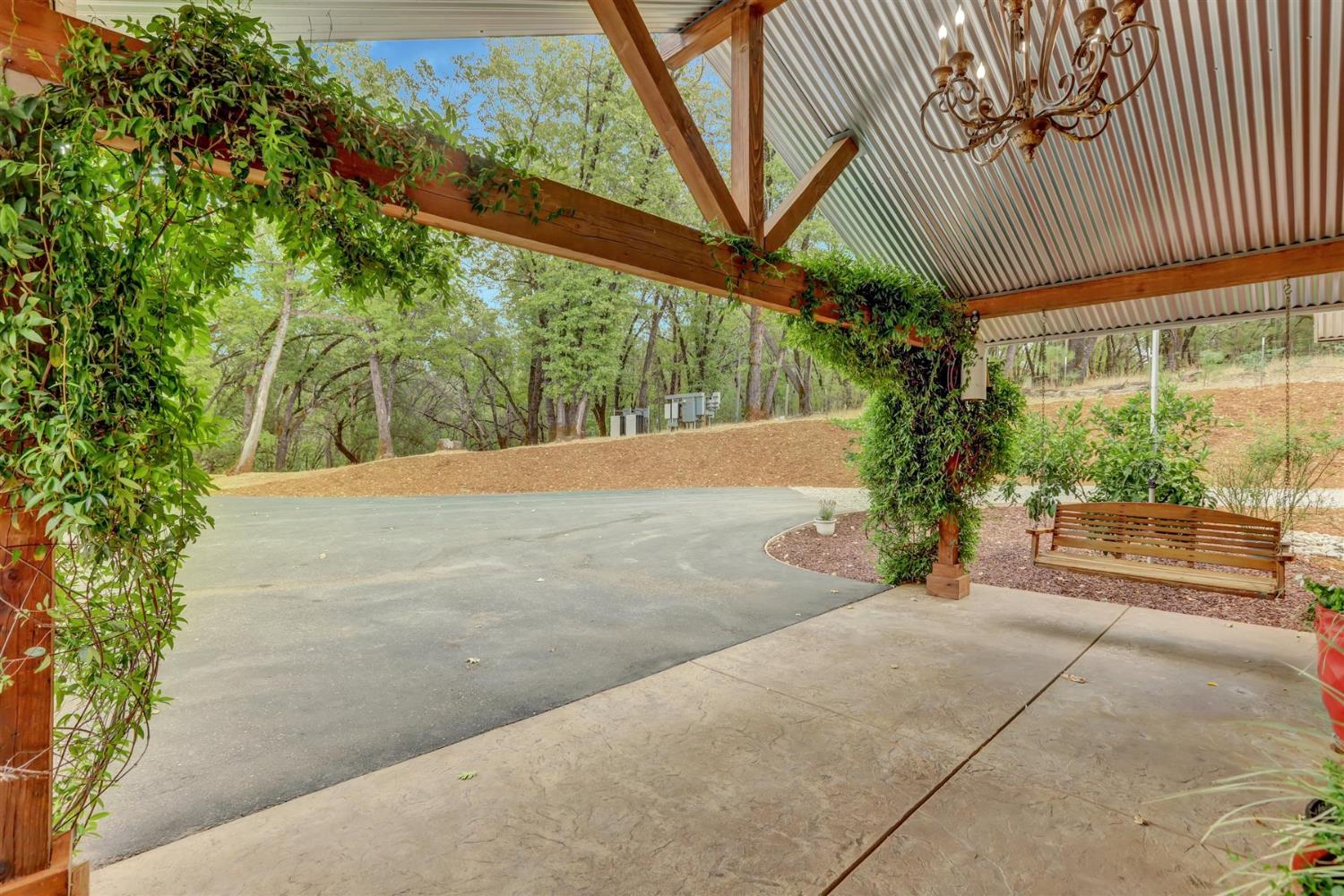 Grass Valley, California, 95949, United States, 4 Bedrooms Bedrooms, ,5 BathroomsBathrooms,Residential,Active,1941342