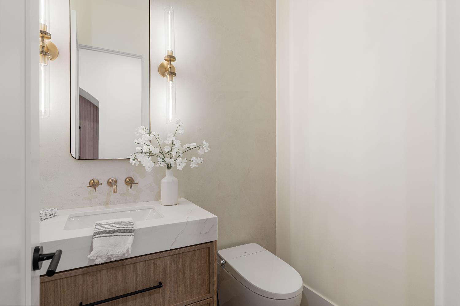 El Dorado Hills, California, 95762, United States, 5 Bedrooms Bedrooms, ,5 BathroomsBathrooms,Residential,Active,1998588