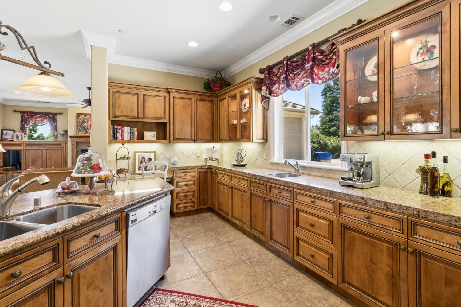 Sacramento, California, 95830, United States, 4 Bedrooms Bedrooms, ,4 BathroomsBathrooms,Residential,Active,2045041