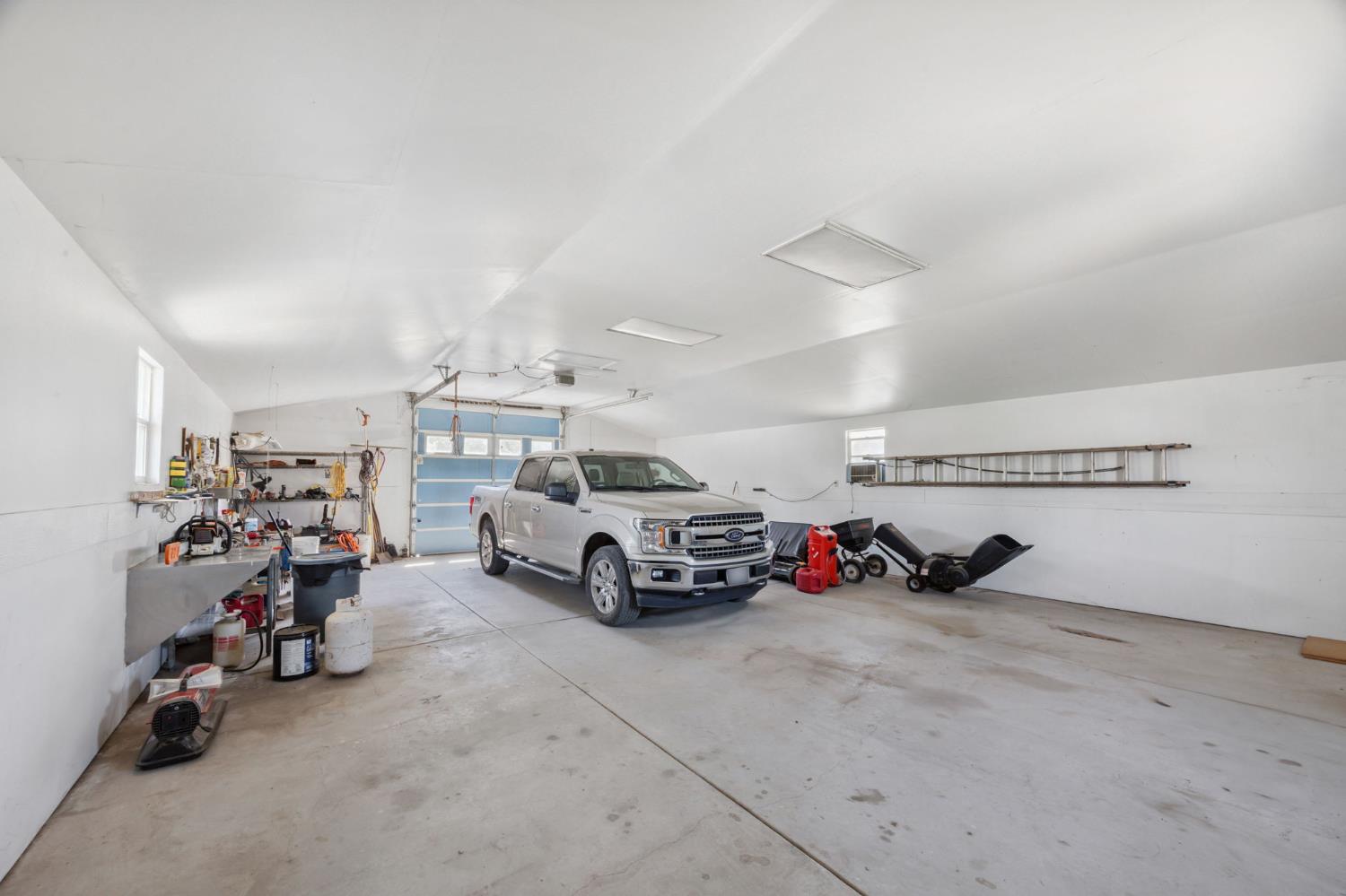 Wilton, California, 95693, United States, 4 Bedrooms Bedrooms, ,4 BathroomsBathrooms,Residential,Active,1892600