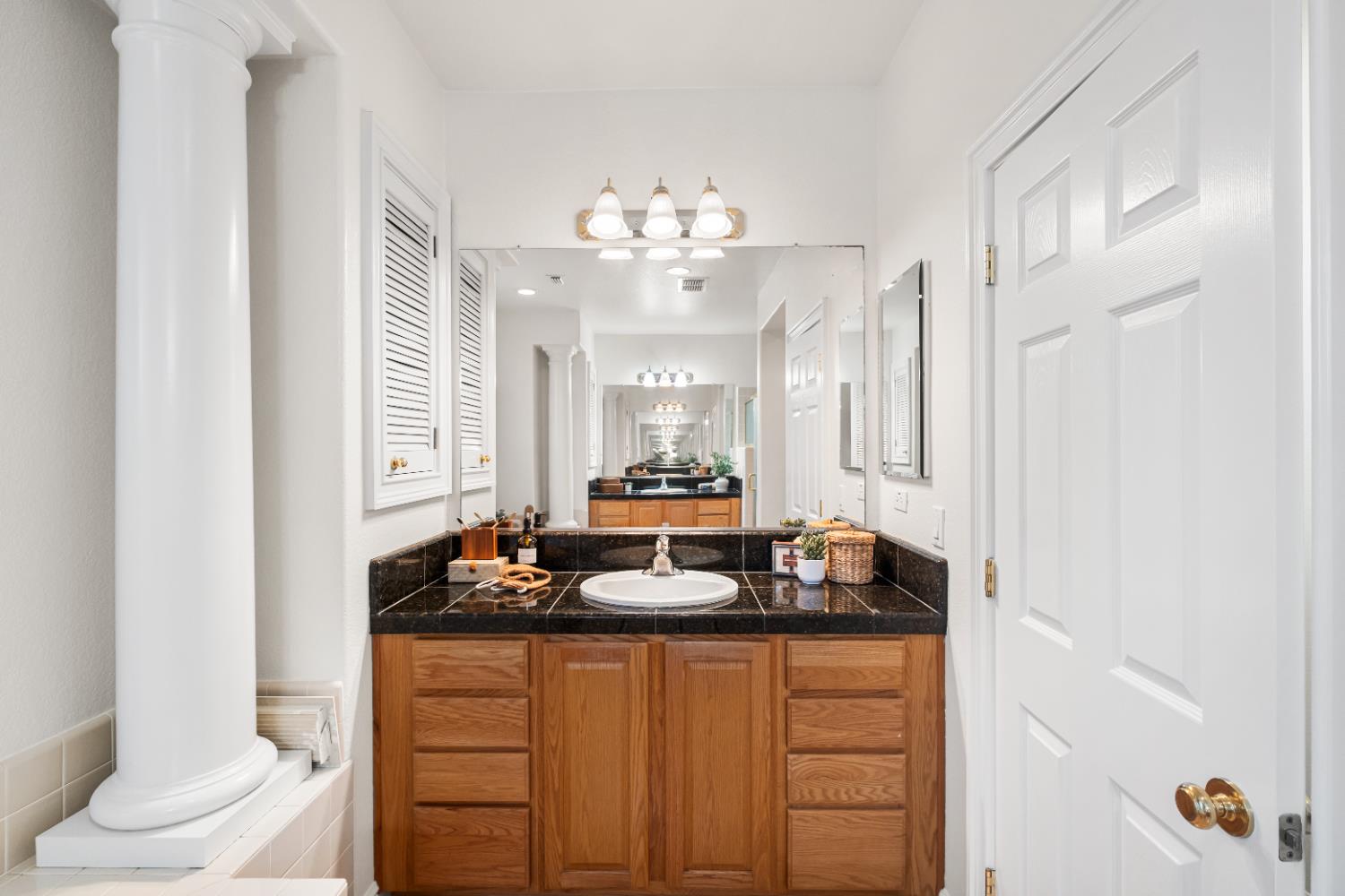 Roseville, California, 95661, United States, 5 Bedrooms Bedrooms, ,4 BathroomsBathrooms,Residential,Active,2006825